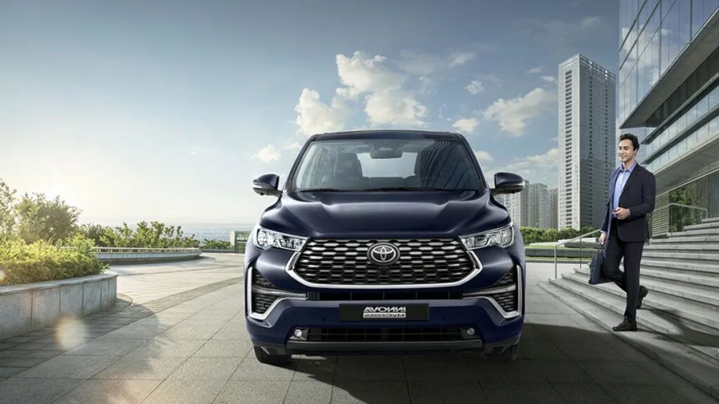 Toyota Innova HyCross