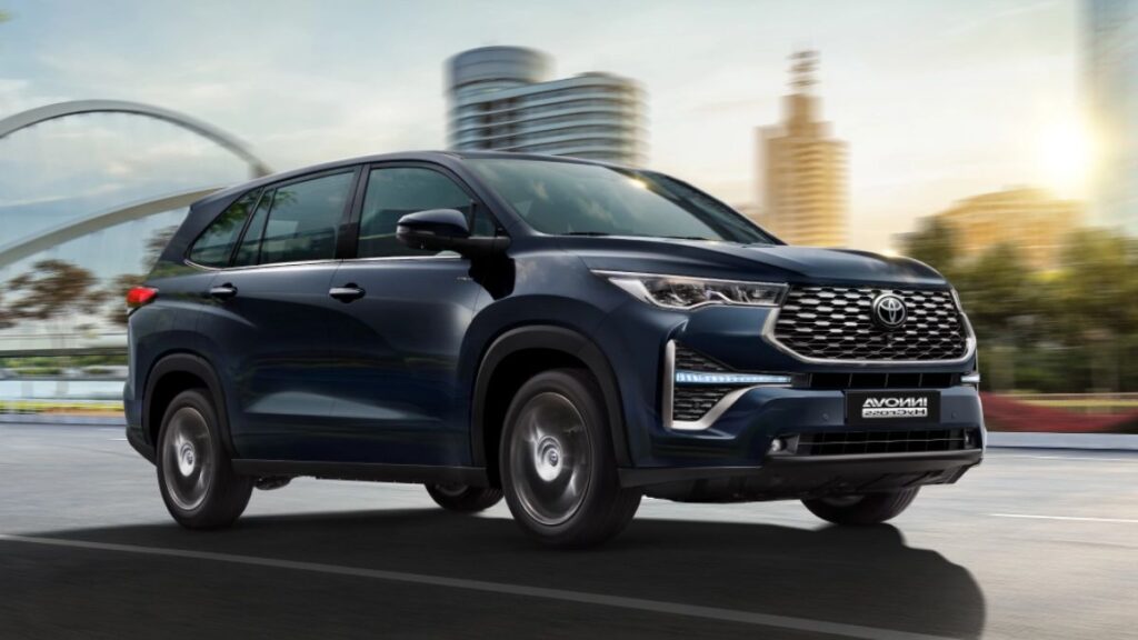 Toyota Innova HyCross