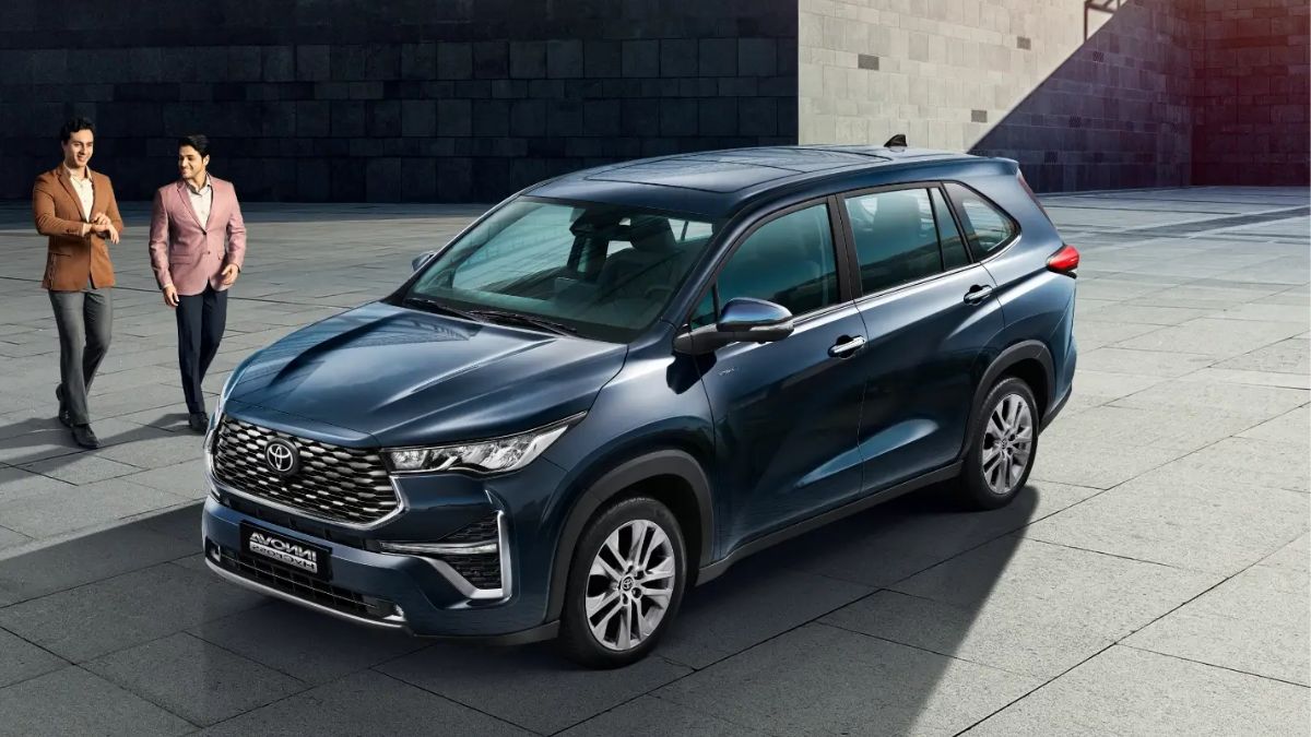 Toyota Innova HyCross